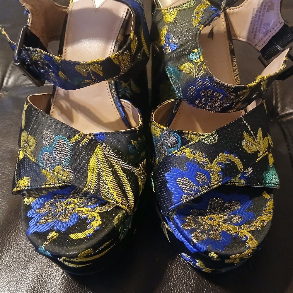Circus by Sam Edelman Black and Blue Floral Platforms